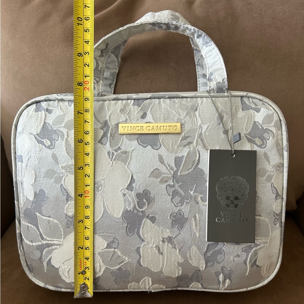*New* Vince Camuto Gray and Silver Floral Travel Pouch - Picture 11 of 12
